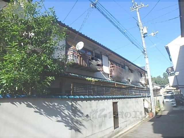 京都市北区上賀茂馬ノ目町のアパートの建物外観