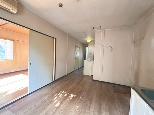 居室・リビング　６帖のダイニングキッチン