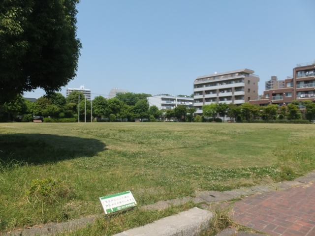 【府中市府中町のマンションの公園】