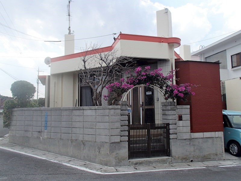 宜野湾市野嵩貸戸建の建物外観