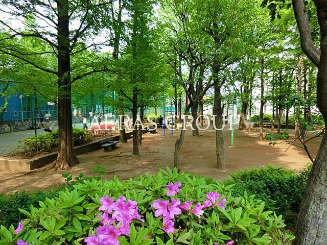 【ブリリアイスト文京茗荷谷の公園】