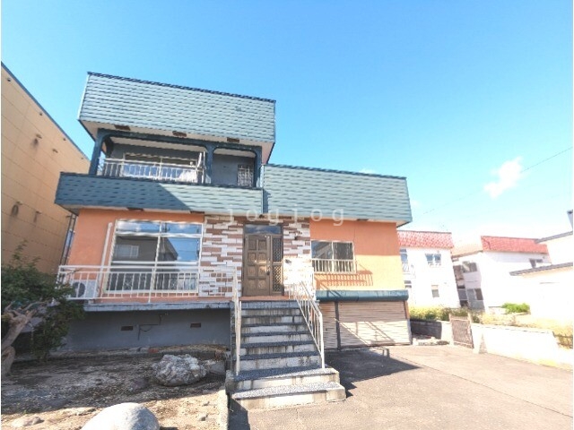 1条東9丁目貸家の建物外観