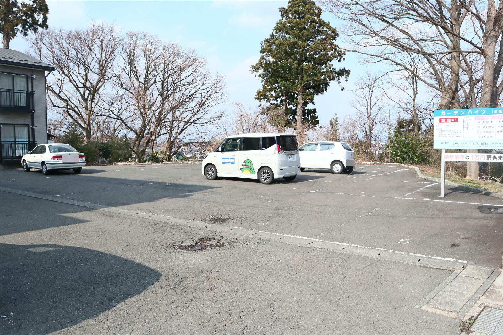 エントランス　駐車場