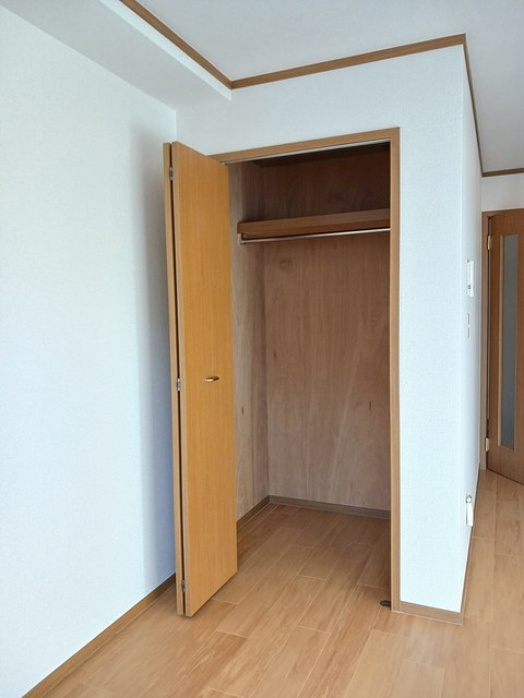 収納　マルナカ屋島西町店さんまで1210m