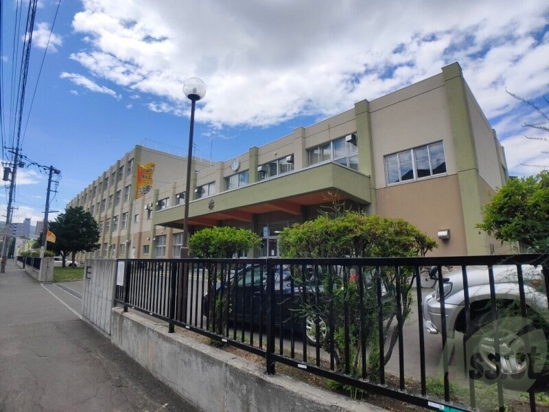 【札幌市中央区北四条西のマンションの小学校】