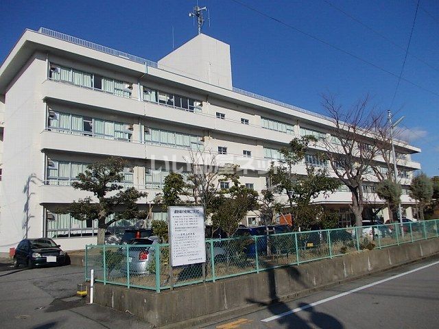 【金沢市寺中町のアパートの小学校】