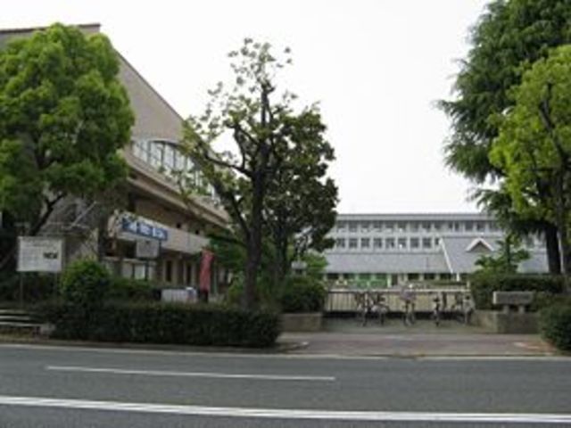 【サムティ伊丹西台の小学校】