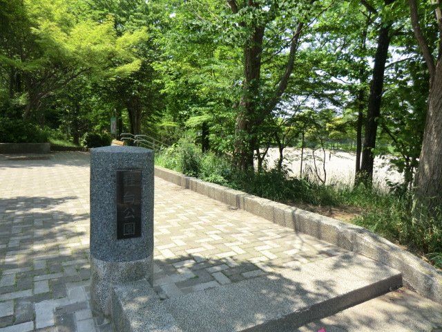 【横浜市青葉区桂台のアパートの公園】