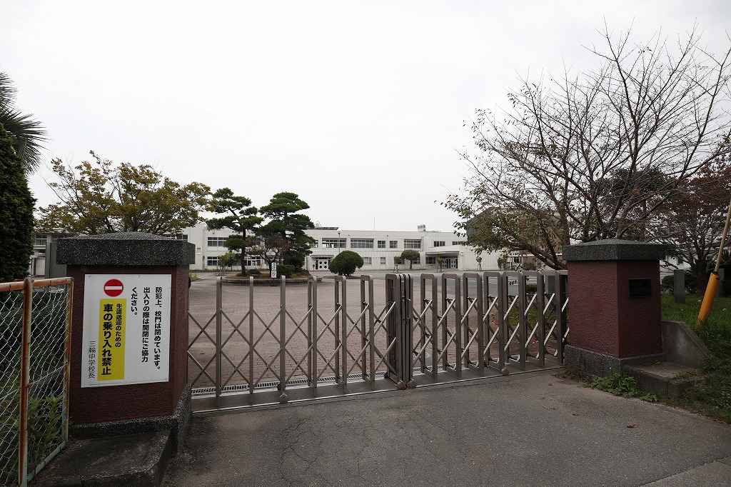 【朝倉郡筑前町山隈のアパートの中学校】