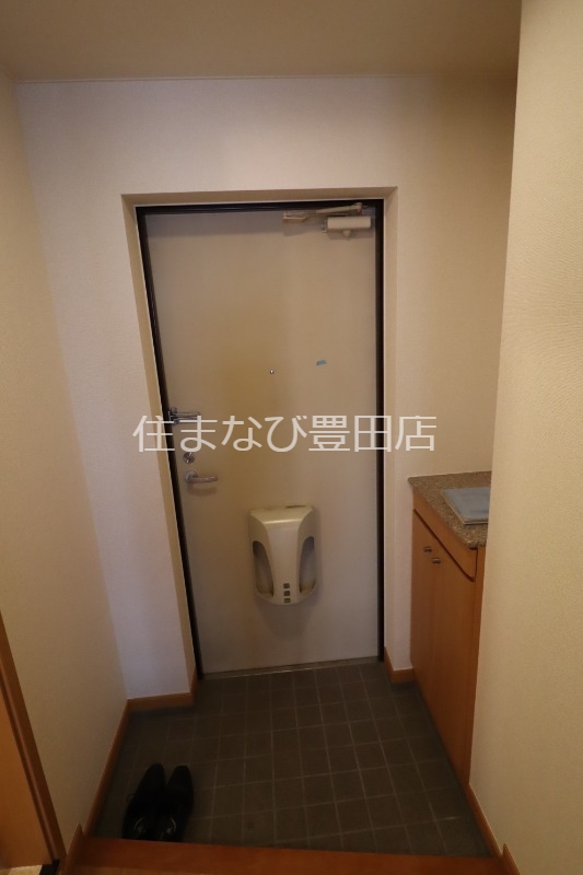 玄関　同型別部屋写真