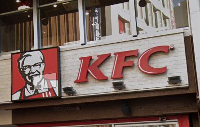 飲食店　ケンタッキーフライドチキン阪急伊丹駅前店（飲食店）まで452m