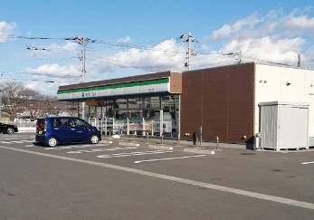 コンビニ　ファミリーマート沼津片浜店（コンビニ）まで384m