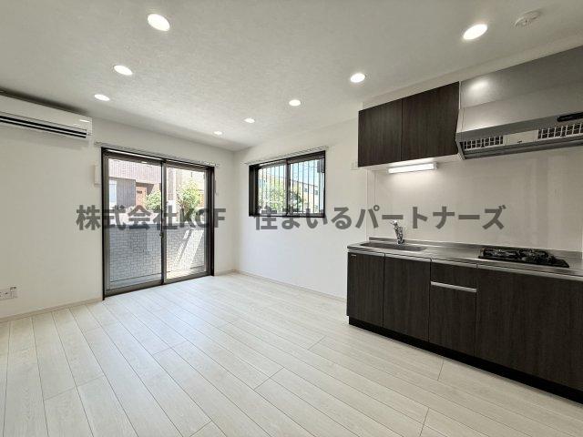 居室・リビング　こちらの居間で趣味の時間をお楽しみください