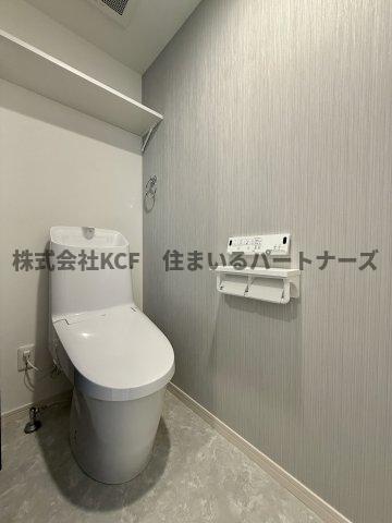 トイレ　落ち着いた色調のトイレです
