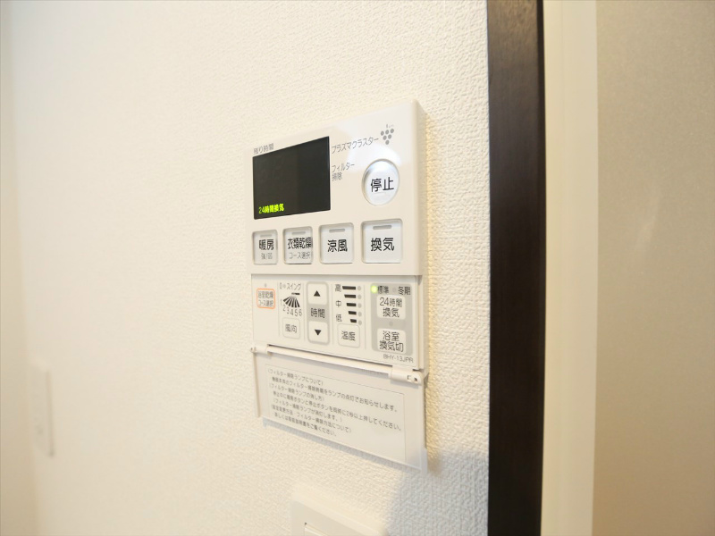 その他設備　浴室暖房乾燥機付き