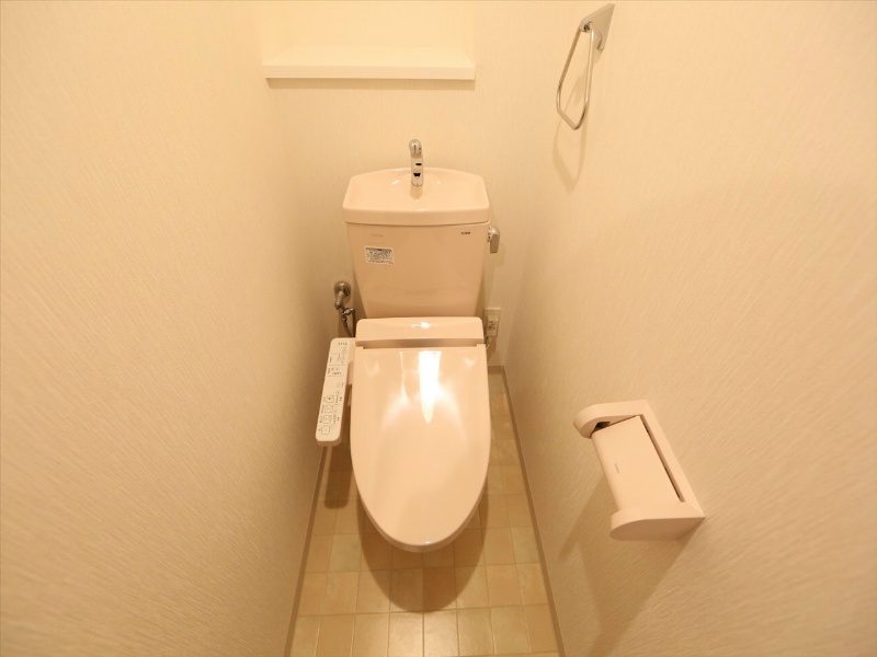 トイレ　温水洗浄便座付トイレ