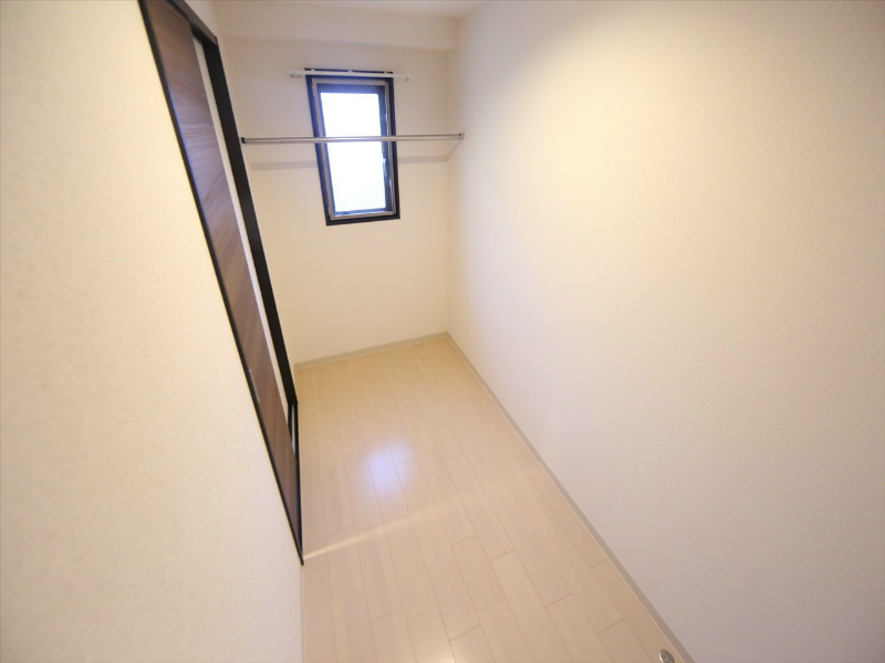 収納　ウォークインクローゼット（収納充実してます）