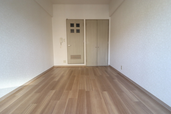 居室・リビング　※別号室の写真です。