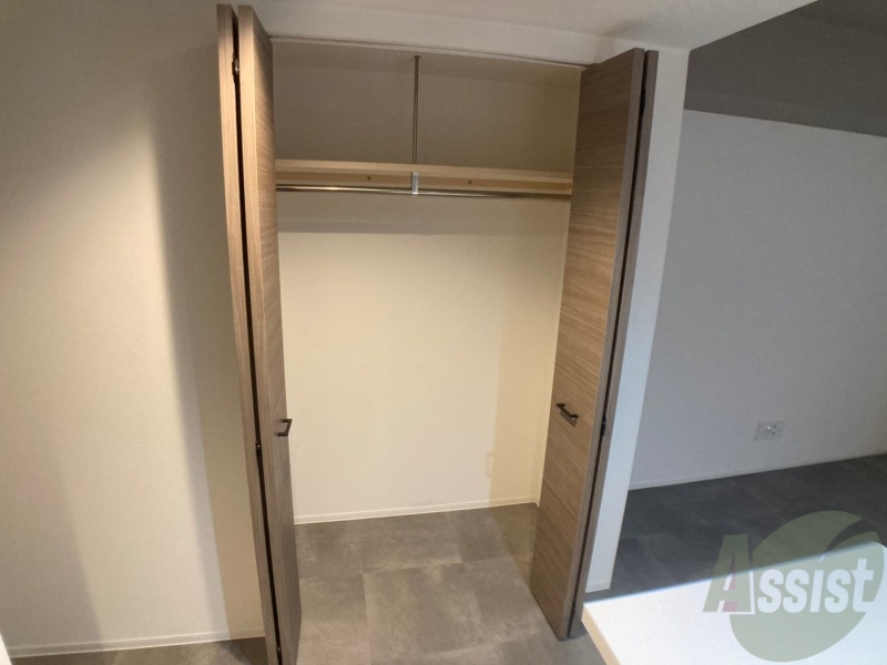 収納　クローゼットは奥行きもあり、荷物が多い方でも安心です。