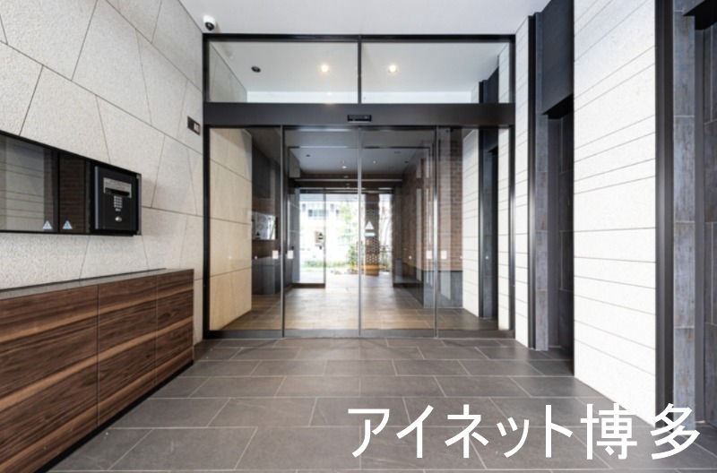 エントランス　きれいなエントランスです