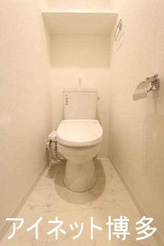トイレ　嬉しいウォシュレット付きです