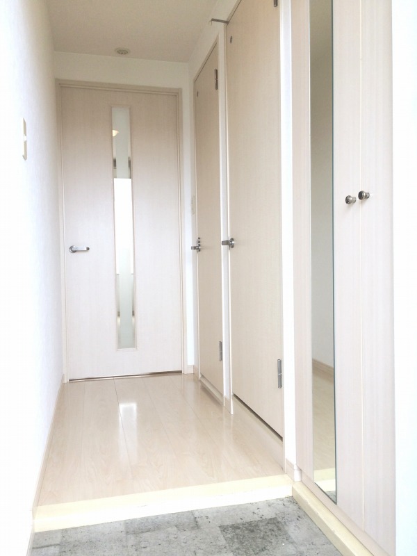 玄関　掲載写真全ては参考になります。現況優先とさせて頂きます。