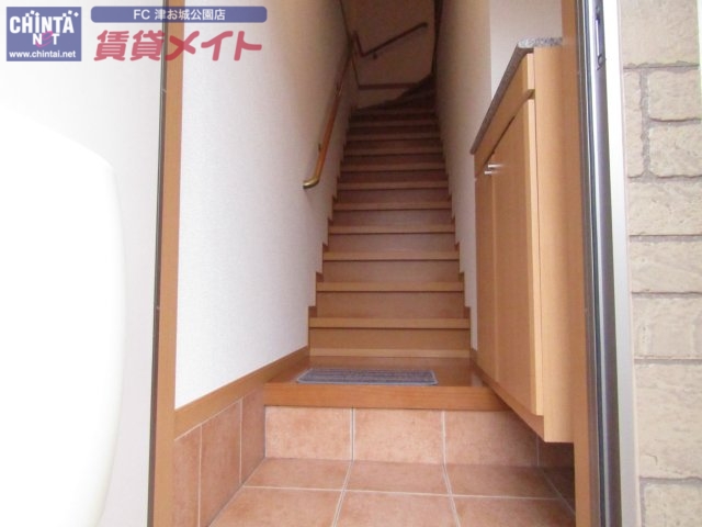 玄関　同物件別室画像