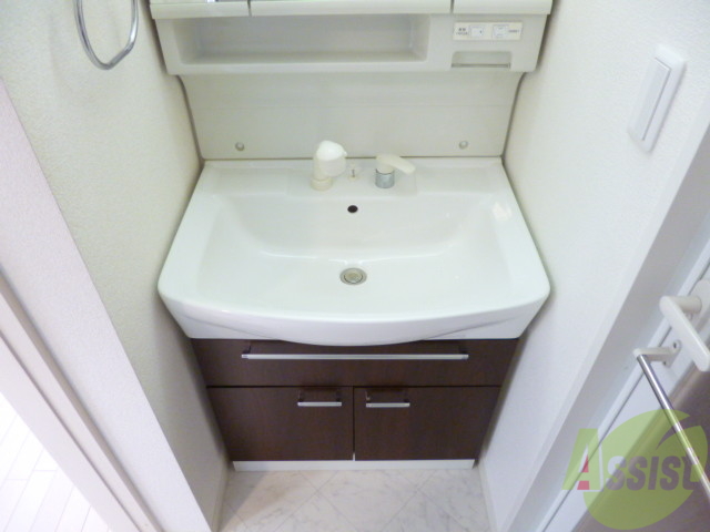 洗面設備　独立洗面台があります、朝の身支度もバッチリ