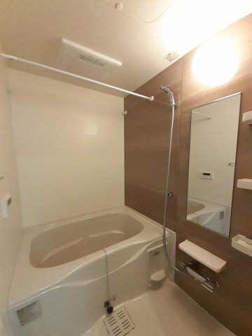 バス・シャワールーム　落ち着いた空間のお風呂です