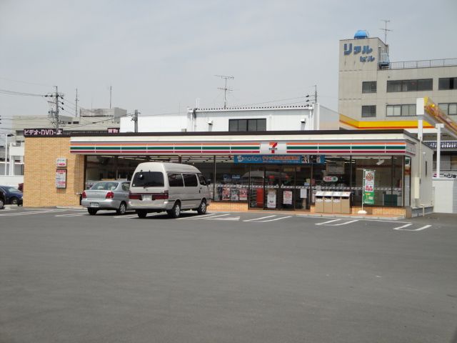コンビニ　セブンイレブン（コンビニ）まで620m