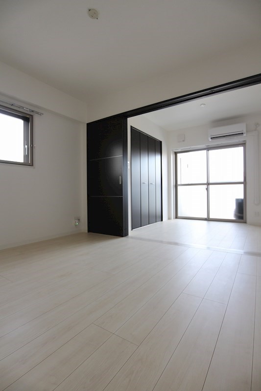 居室・リビング　リビング※別号室の参考写真になります。