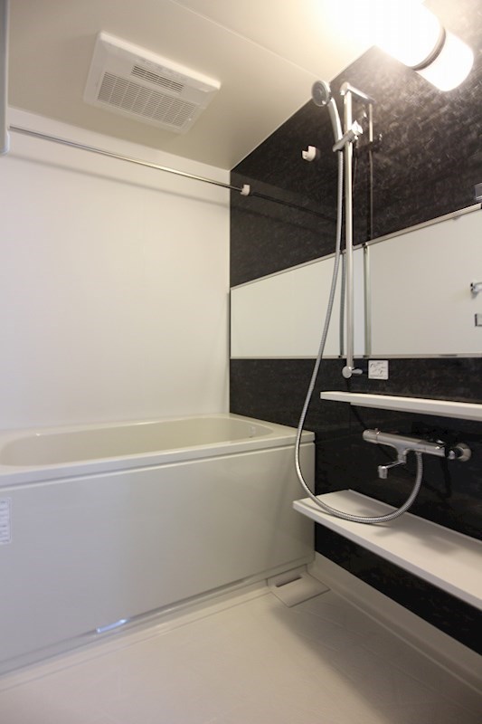 バス・シャワールーム　浴室※別号室の参考写真になります。