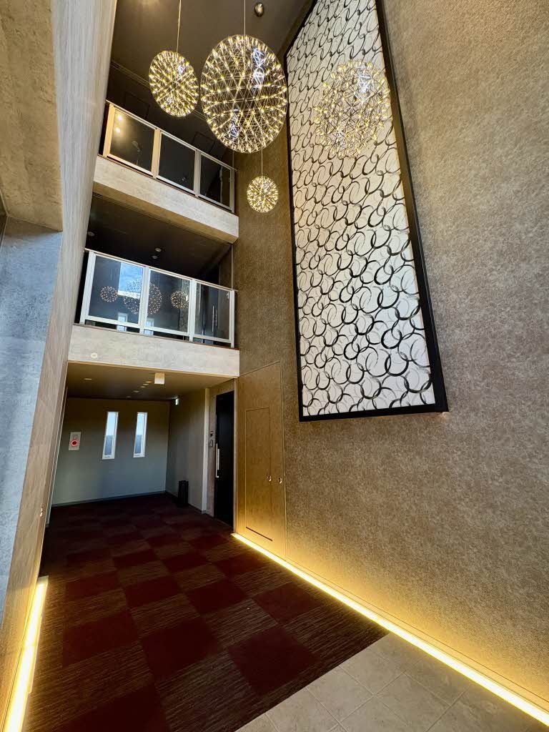 建物外観　ホテルライクな共用部空間