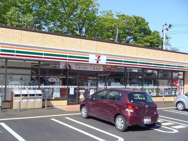 コンビニ　セブンイレブン（コンビニ）まで450m