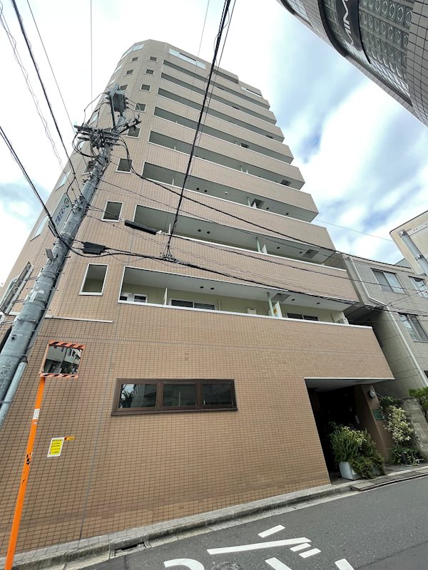 建物外観　鉄筋コンクリート造・総戸数は24戸です。