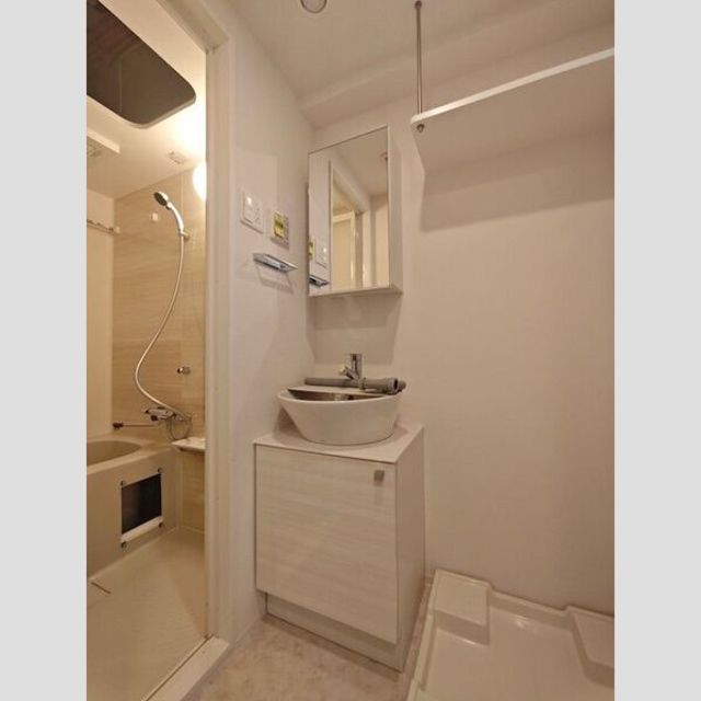 洗面設備　同施工の参考写真です