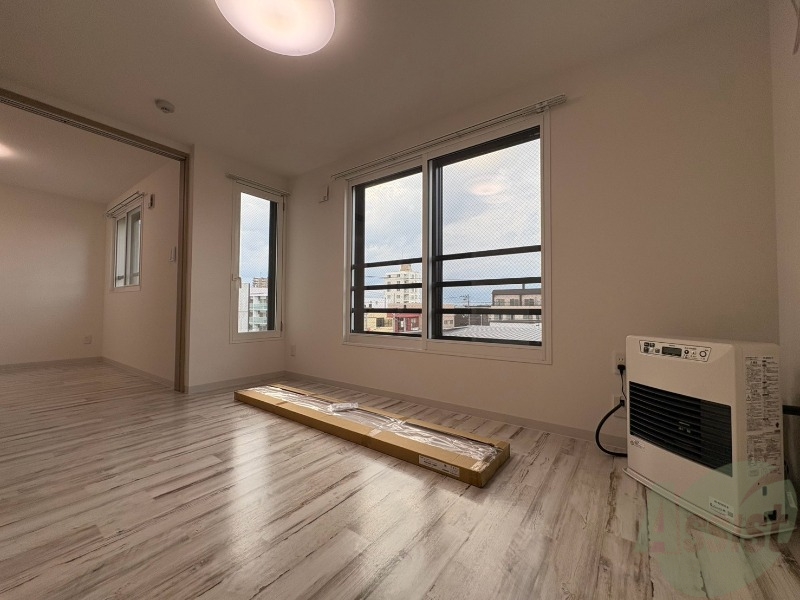 居室・リビング　広くてキレイなお部屋が広がっていて、充実した生活が送れそう。
