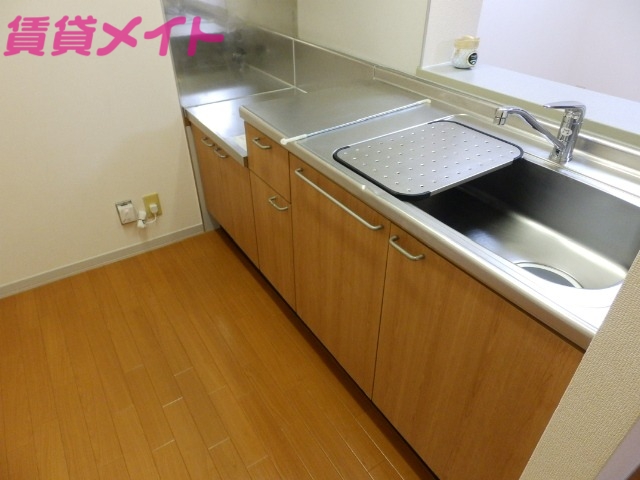 キッチン　別部屋反転参考写真です