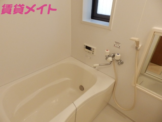 バス・シャワールーム　別部屋反転参考写真です