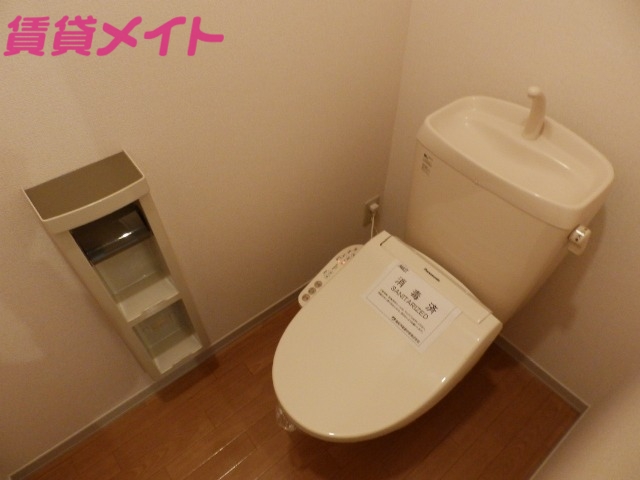 トイレ　別部屋反転参考写真です