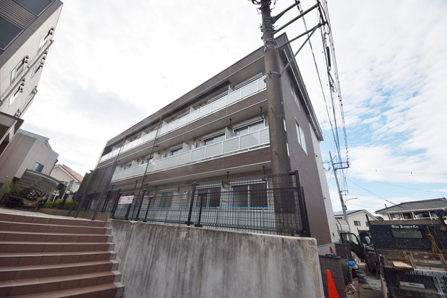 建物外観　～落ち着いた立地にございます～