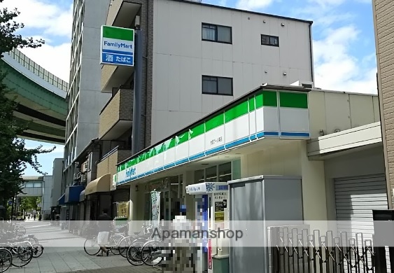 コンビニ　ファミリーマート大阪プール東店（コンビニ）まで19m