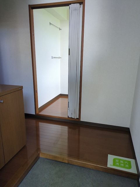 ロイヤルハイムの玄関写真