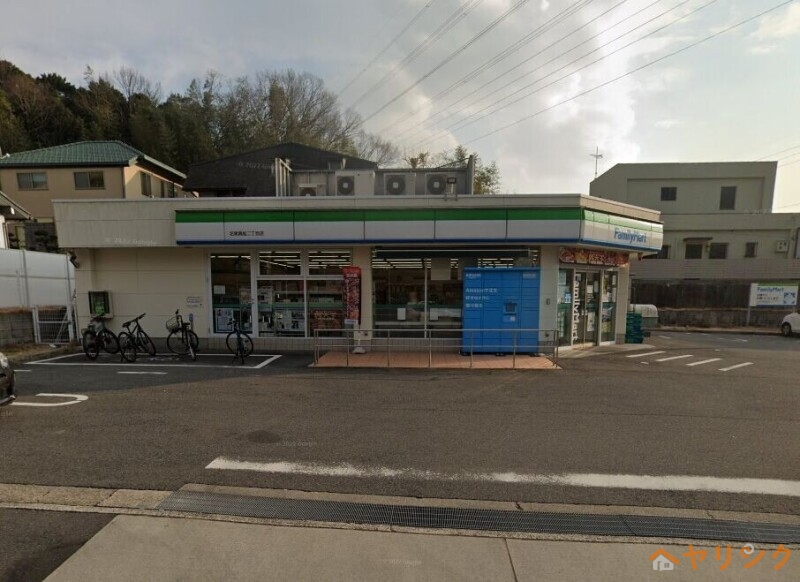 コンビニ　ファミリーマート名東貴船二丁目店（コンビニ）まで131m
