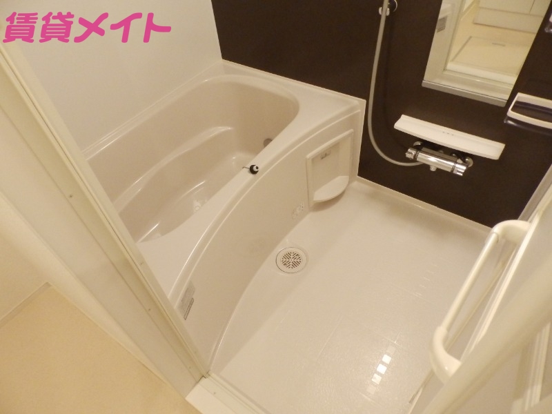 バス・シャワールーム　同型反転タイプ参考写真