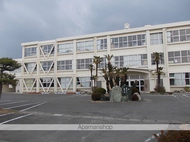小学校　鳴門市大津西小学校（小学校）まで485m