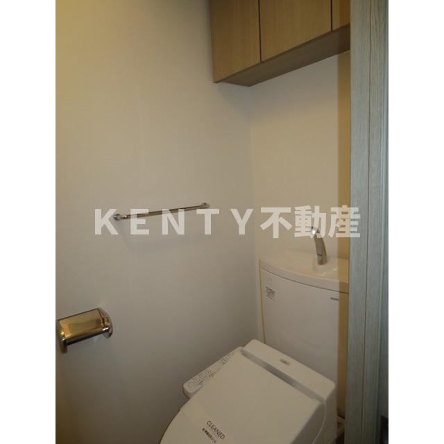 トイレ　落ち着いた色調のトイレです