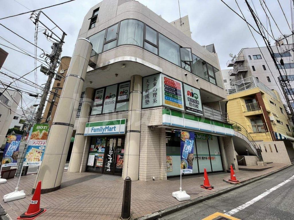 コンビニ　ファミリーマート　目白三丁目店（コンビニ）まで200m