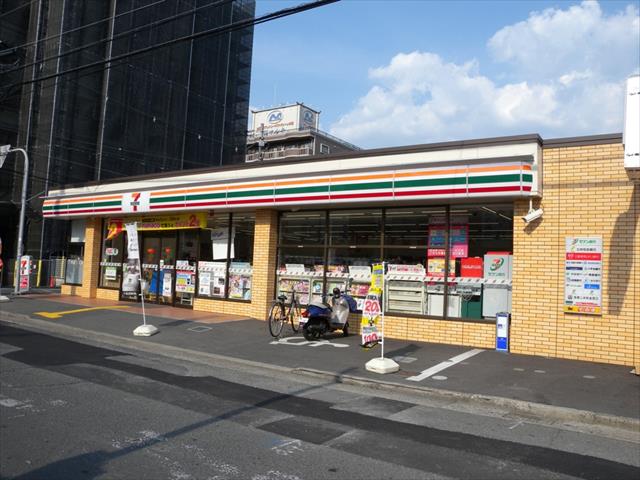 コンビニ　セブンイレブン（コンビニ）まで669m
