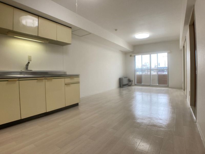 居室・リビング　広くてキレイなお部屋が広がっていて、充実した生活が送れそう。